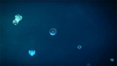 水滴化光线粒子连接信息化人眼特写视频的预览图